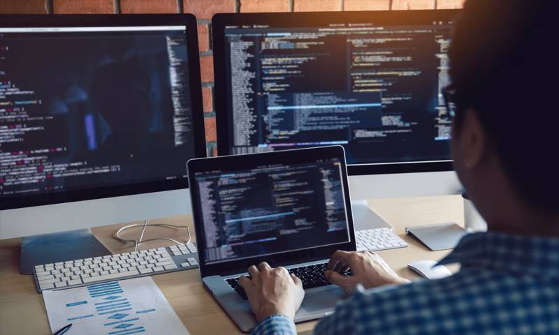 数据科学选型:R与Python如何赋能孝义市网站建设?